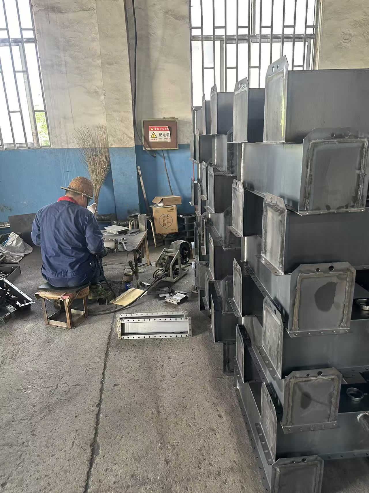 Welding of radiator tanks - Weifang Beichen Machinery factory